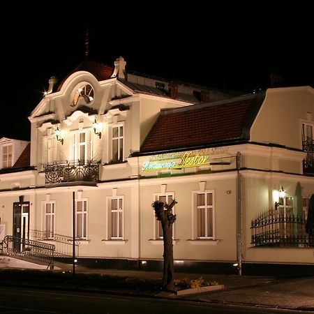 Willa Nestor Kórnik Buitenkant foto